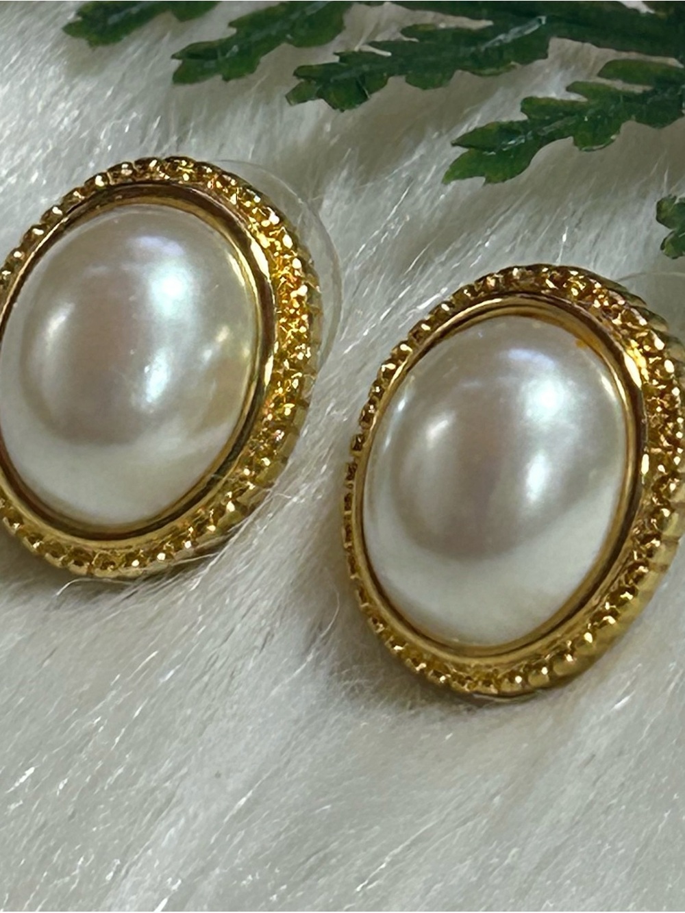 Vintage faux pearl cabochon gold tone earrings